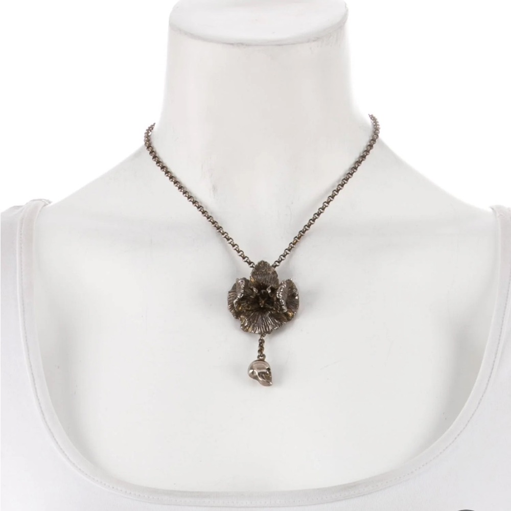 Alexander McQueen Iris and Skull Necklace - Picture 4 of 17